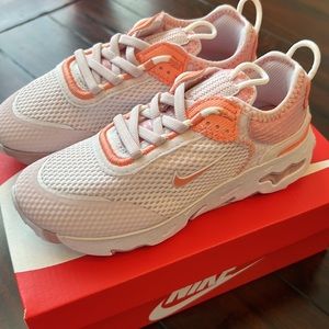 Nike RT Live Girls Shoes - Light Violet/Crimson Bliss - Size 13